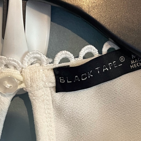 SELLING BLACK TAPE WOMEN BLOUSE SIZE PM COLOR CREAM SLEEVELESS BNWOT - Picture 6 of 12